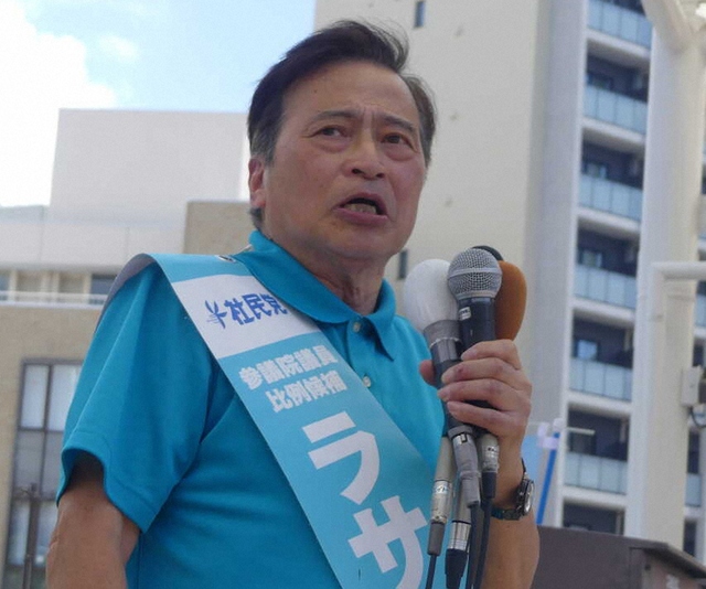ラサール石井氏　社民の救世主におれはなるっ　こちら葛飾区亀有駅前で演説　参院選ラストサンデー